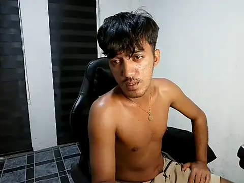 Pertunjukan Kamera Web Spicy_RowyCam