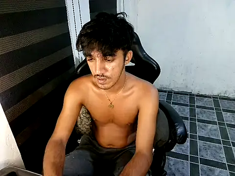 Spicy_RowyCam Show in webcam