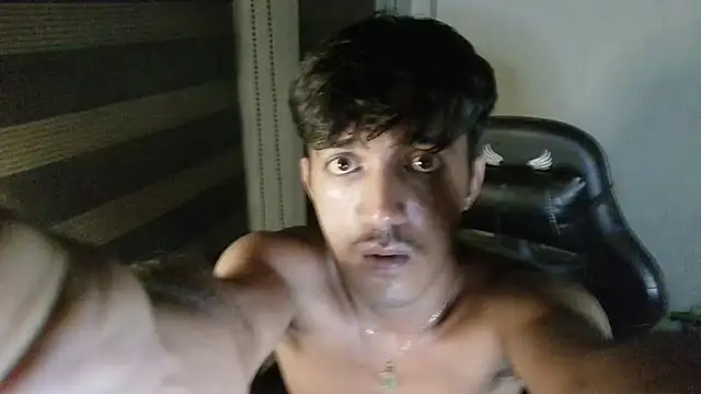 Spicy_RowyCam's Webcam Show