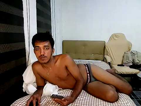 Pertunjukan Kamera Web Spicy_RowyCam