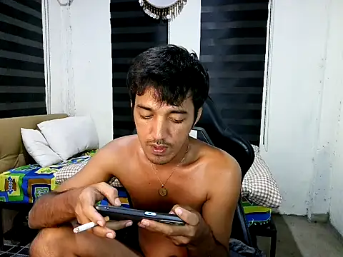 Pertunjukan Kamera Web Spicy_RowyCam