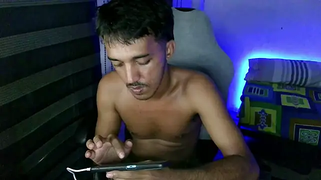 Rowy_Cam Pertunjukan Webcam