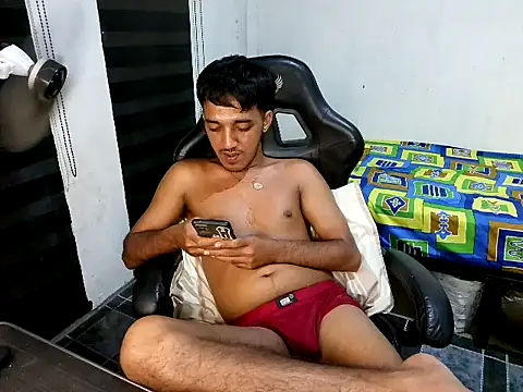 Rowy_Cam: διαδικτυακό σόου στην κάμερα