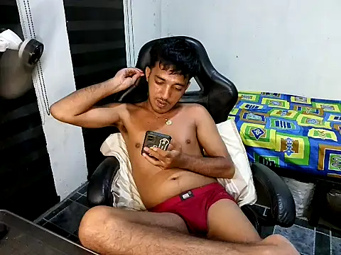 Pertunjukan Kamera Web Rowy_Cam