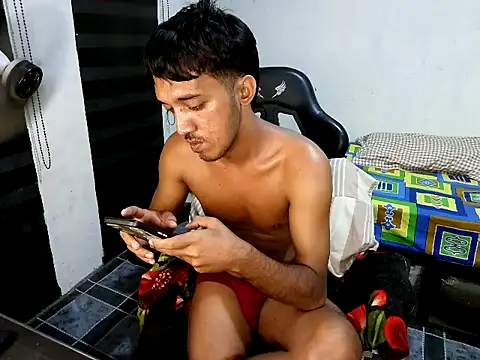 Rowy_Cam: διαδικτυακό σόου στην κάμερα