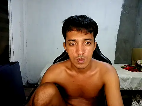 Rowy_Cam Show in webcam