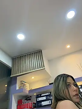 הופעת וובקאם של isabella_horney_