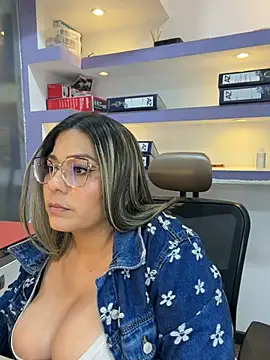 عرض كام isabella_horney_