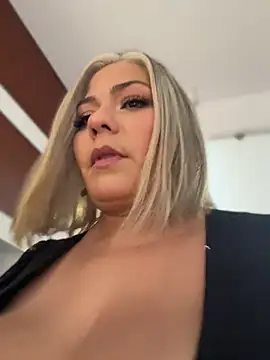 Pokazy przed kamerką – isabella_horney_