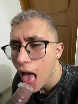 Kurtxxx22 Show in webcam