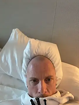 SilentLukas webkamerás műsora