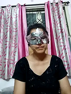 thanusi_2's Webcam Show
