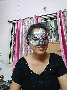 thanusi_2's Webcam Show