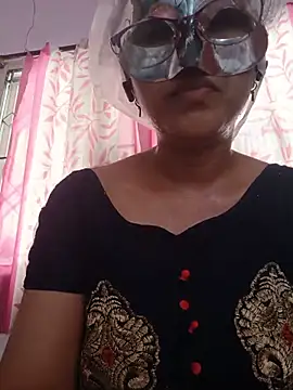 thanusi_2's Webcam Show