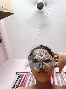 thanusi_2's Webcam Show