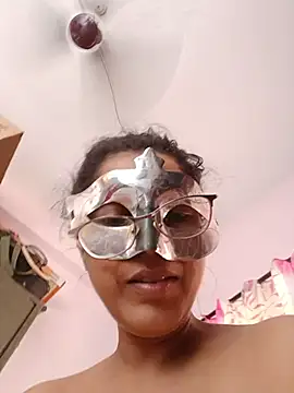 thanusi_2's Webcam Show