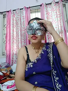 thanusi_2's Webcam Show