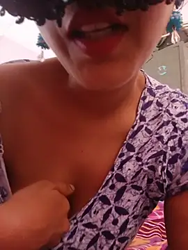thanusi_2's Webcam Show
