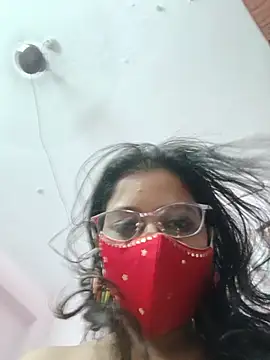 thanusi_2's Webcam Show