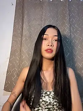 holyakiesha Show in webcam