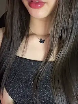 Yiyina_17's Live XXX Chat