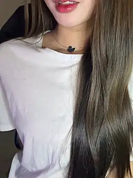 Yiyina_17 Adlı Modelin Canlı XXX Sohbeti