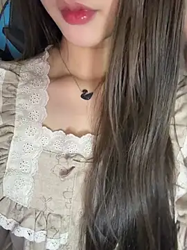 Yiyina_17 即時 XXX 聊天