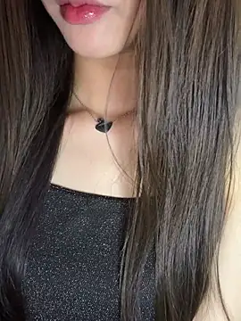 Yiyina_17's Live XXX Chat