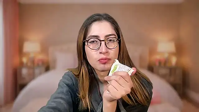 rousseblossom Adlı Modelin Web Kamerası Şovu