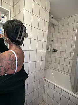 XXX chat uživo modela mrskarmaa