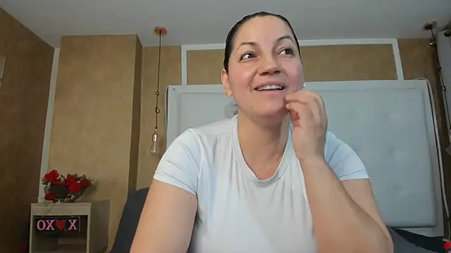 Heidy_milfのウェブカメラショー