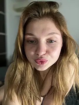 Emaline_Fane 라이브 XXX 채팅