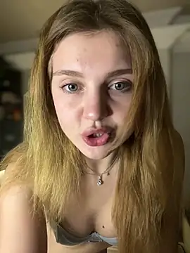Emaline_Fane 라이브 XXX 채팅