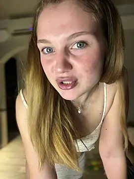 Živý XXX chat Emaline_Fane