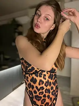 Emaline_Fane লাইভ XXX চ্যাট