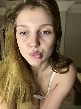 Emaline_Fane 现场XXX聊天