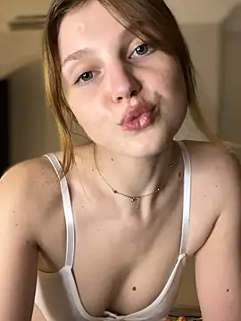 Emaline_Fane Adlı Modelin Canlı XXX Sohbeti