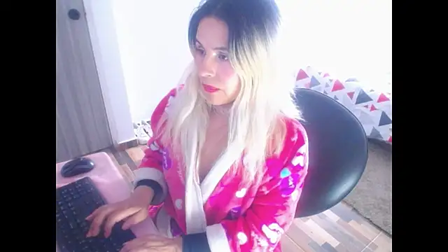 mystica_25 Adlı Modelin Web Kamerası Şovu