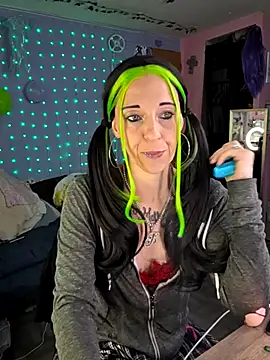 Pokazy przed kamerką – Purple2StayThnxx