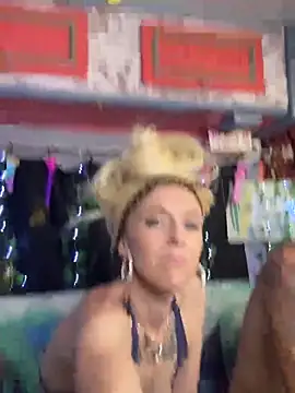 SweetNessPebbles Show in webcam