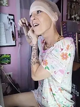 LashOutHeartlessP Show in webcam