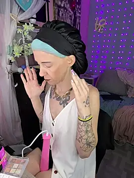 LashOutHeartlessP Show in webcam