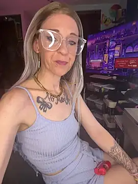 LashOutHeartlessP Show in webcam