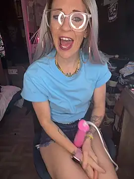 LashOutHeartlessP Show in webcam