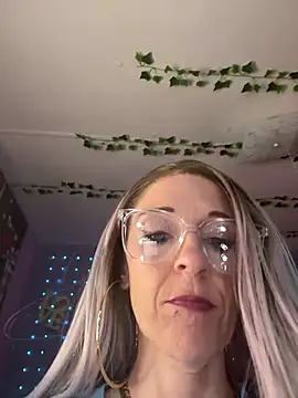 LashOutHeartlessP Show in webcam