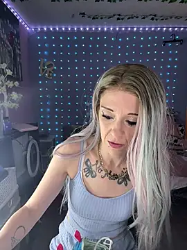 LashOutHeartlessP Show in webcam