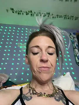 LashOutHeartlessP Show in webcam