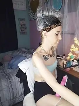 LashOutHeartlessP Show in webcam