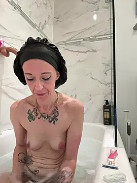 LashOutHeartlessP Show in webcam
