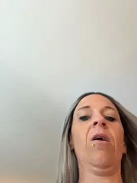 צ'אט XXX בשידור חי של LashOutHeartlessP